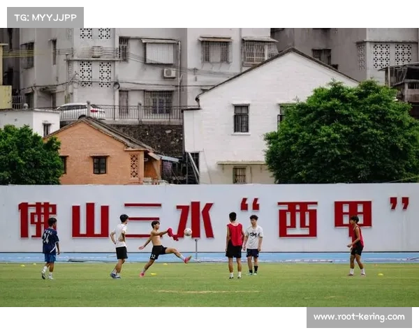 草根球员日常工作生活,足球爱好与职业平衡故事